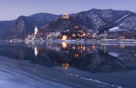 Romantic winter landscape with a view of Dürnstein, © Donau Niederösterreich / Lachlan Blair
