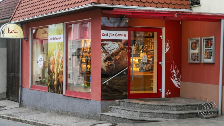 Entrance to the bakery with caf&eacute; in Wiesmath, with red walls and signs.