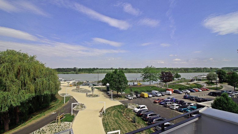 View from the balcony towards Nibelungenplatz