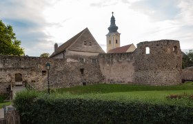 West wall of the fort with horseshoe-shaped tower, Mautern, © Florian Schulte