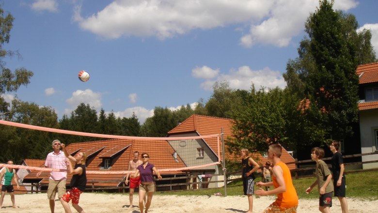 Worthy opponents can always be found at the beach volleyball court!, © Hoteldorf Königsleitn