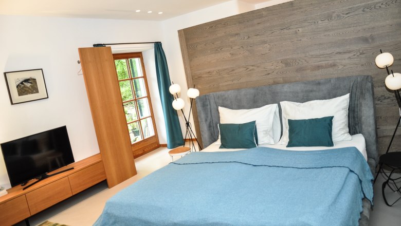 Comfortable double bed, © Claudia Lindner/Sophie Kirchner