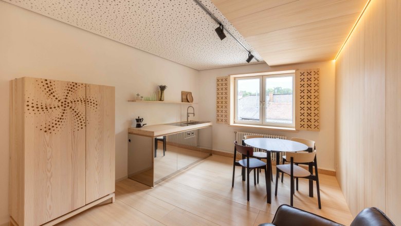 Living area in the guest house, &copy; Patricia Farthofer