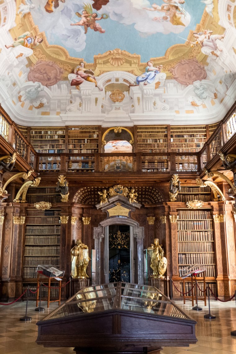 The old books in the Baroque library., © Niederösterreich Werbung/Wachauinside
