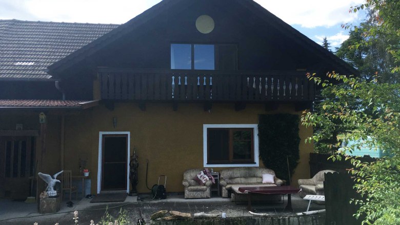 Side view of main building "Attic room with balcony", &copy; Peter Brezina