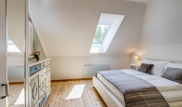 Herrenhaus See-Superior with balcony and lake view, © Ferienwohnungen Herrenhaus