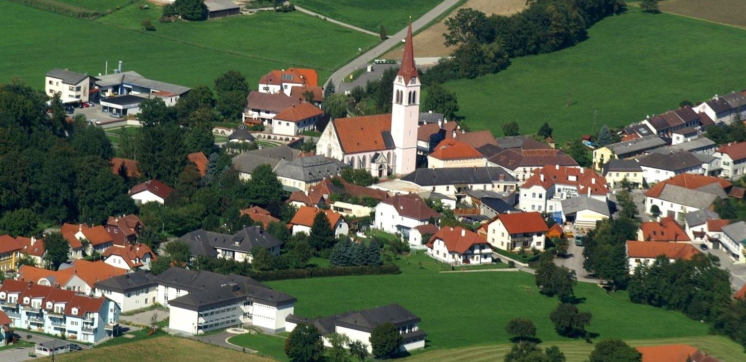 Aerial view of the municipality of Weistrach with church and surrounding houses.