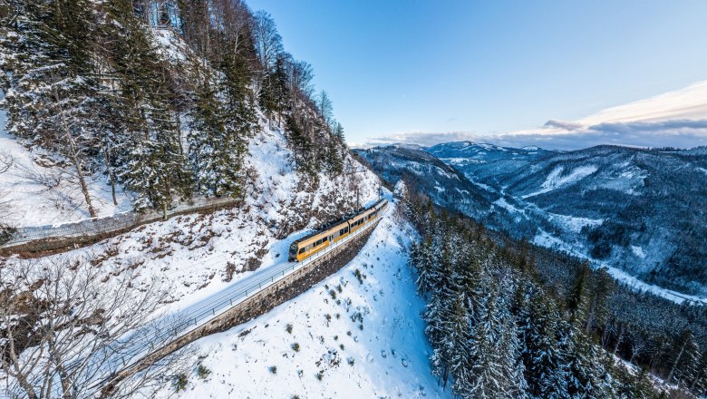 With the Mariazell Railway through the winter landscape., © NB_Wegerbauer