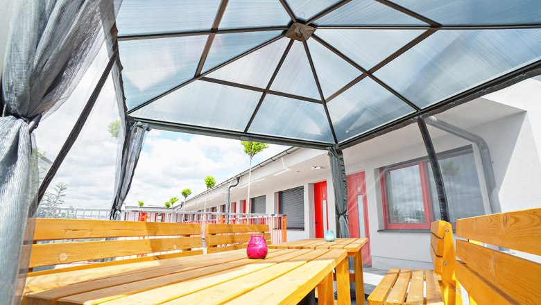 Terrace, © Nava Motel