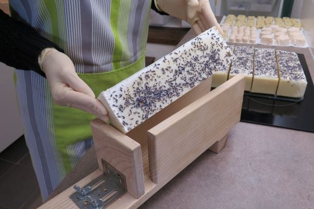 Cutting soap, © Birgit Schrammel