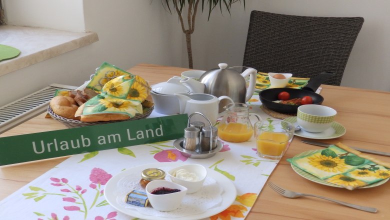 Organic breakfast, © Biohof Resch