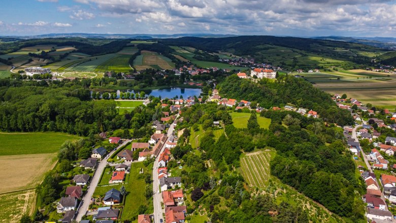 House Morgensonne region, © Fam. Pauker Aerial view of a rural region with fields, a lake and a castle on a hill.