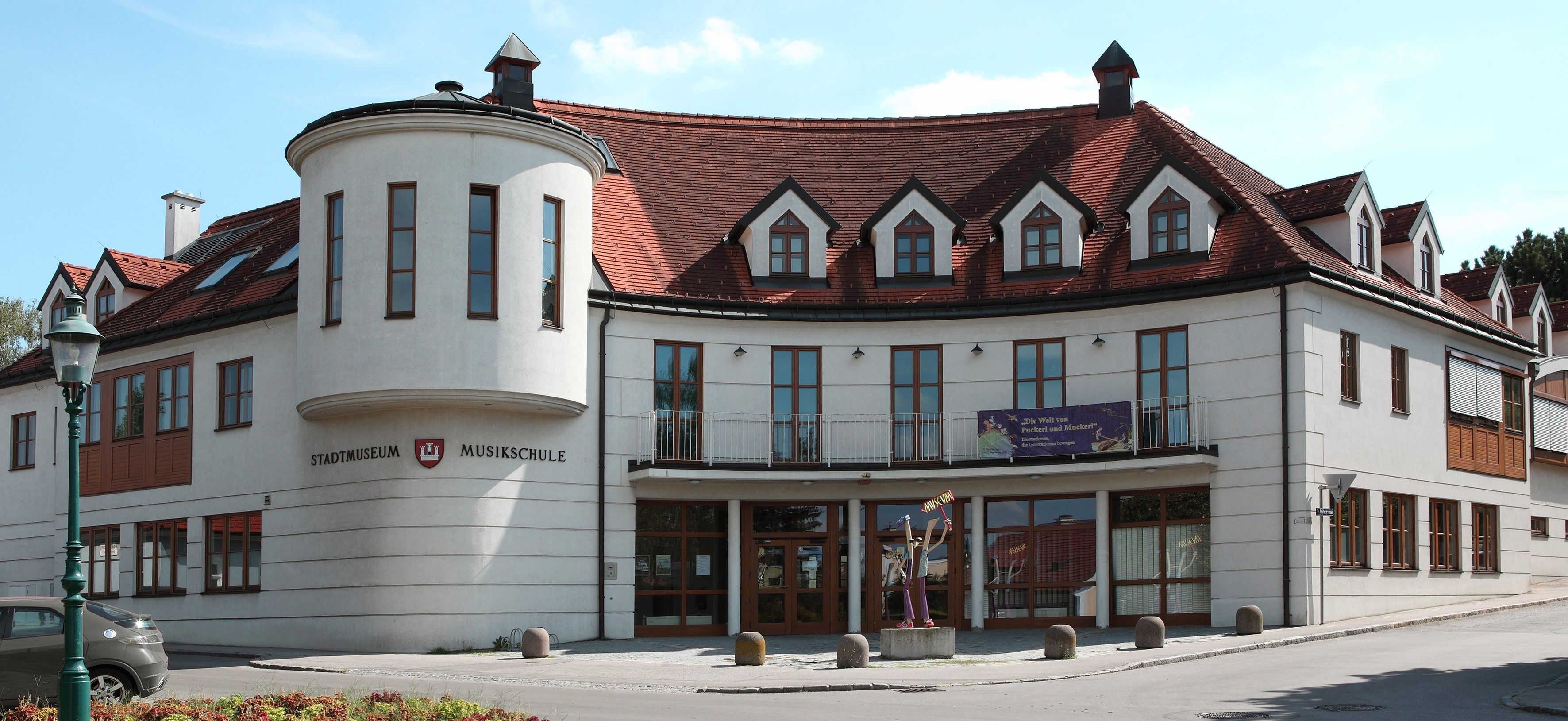 Exterior view of the Klosterneuburg City Museum and Music School
