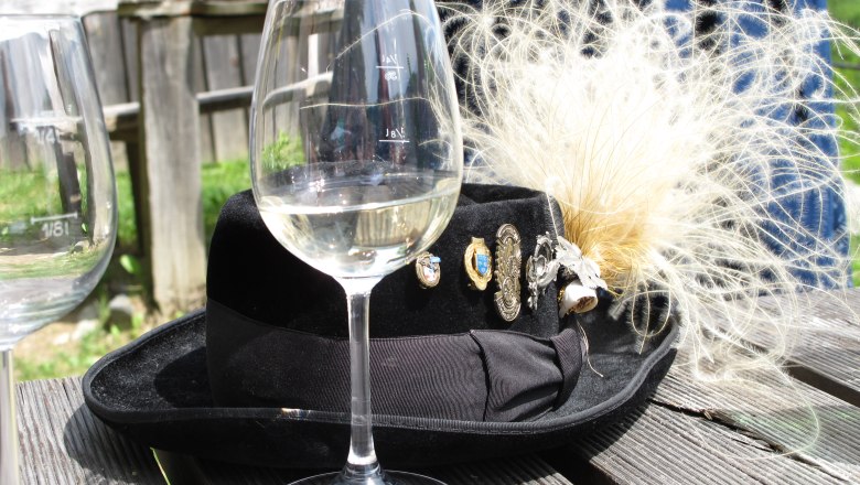 wine glass with stone grass, © Jutta Mucha Zachar