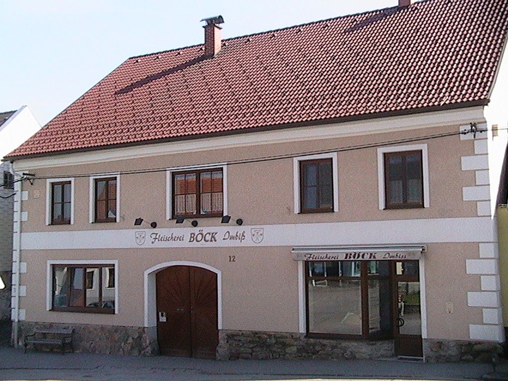 Butcher's Böck building with snack bar in a two-story building.