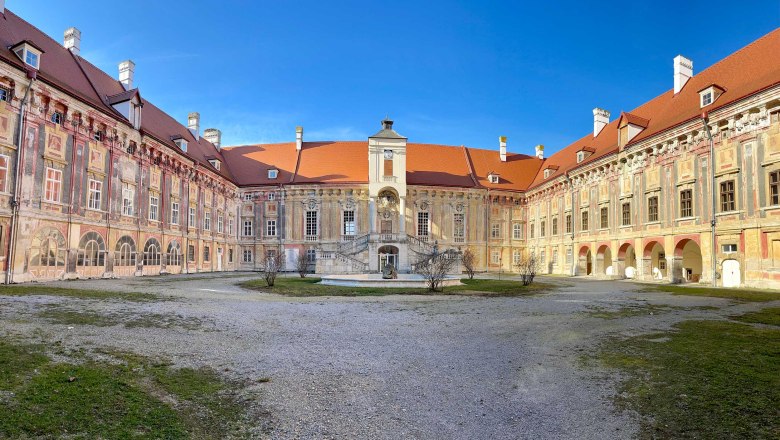 Petronell Castle, inner courtyard, Petronell-Carnuntum, © Sonja Parapatits