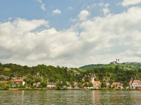 Blick Richtung Marbach an der Donau - im Hintergrund Maria Taferl, &copy; Donau Nieder&ouml;sterreich / Klaus Engelmayer