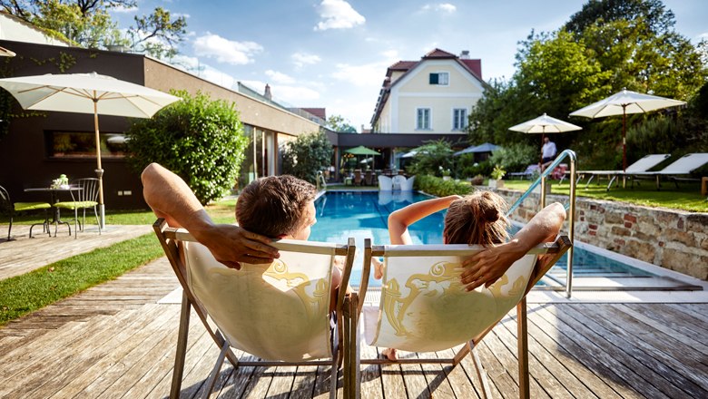 Relax by the pool, © Niederösterreich Werbung/Hauke Dressler