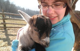 The soft, furry creatures living in the barn are happy to see you., © Bauernhof Oberschönbichl