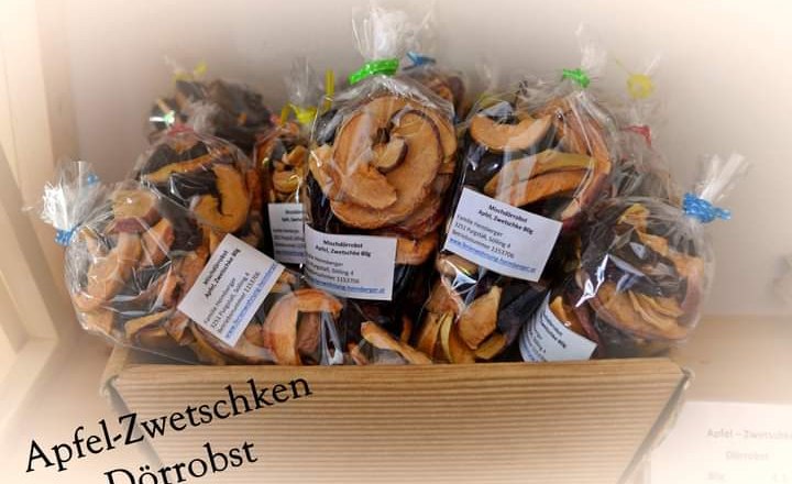 Heimberger farm store and bike rest, &copy; Familie Heimberger