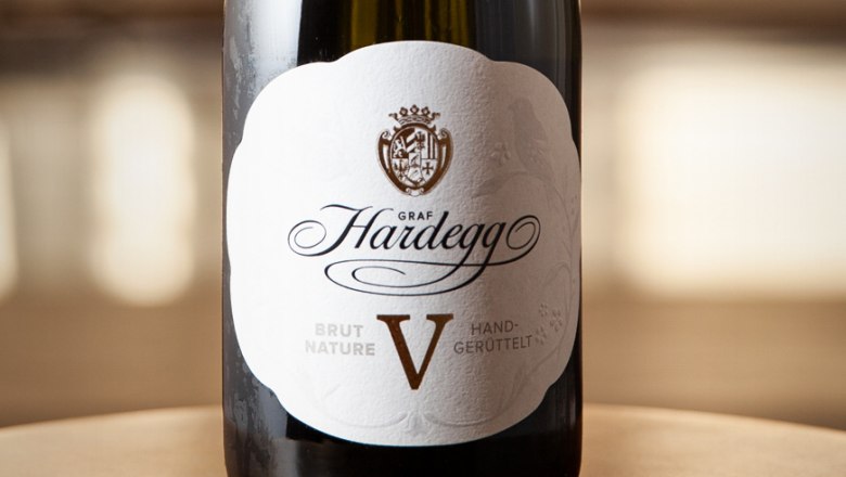 Close-up of a bottle of Graf Hardegg Viognier Brut Nature with white label.
