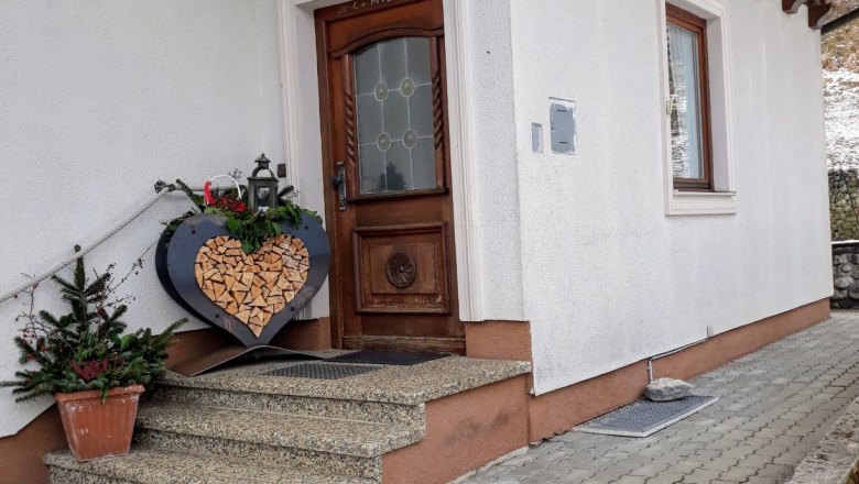 House entrance, &copy; Robert Leichtfried