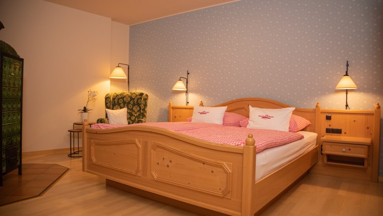 Perbersdorfer wine tavern & hotel, &copy; Perbersdorfer Heuriger & Hotel