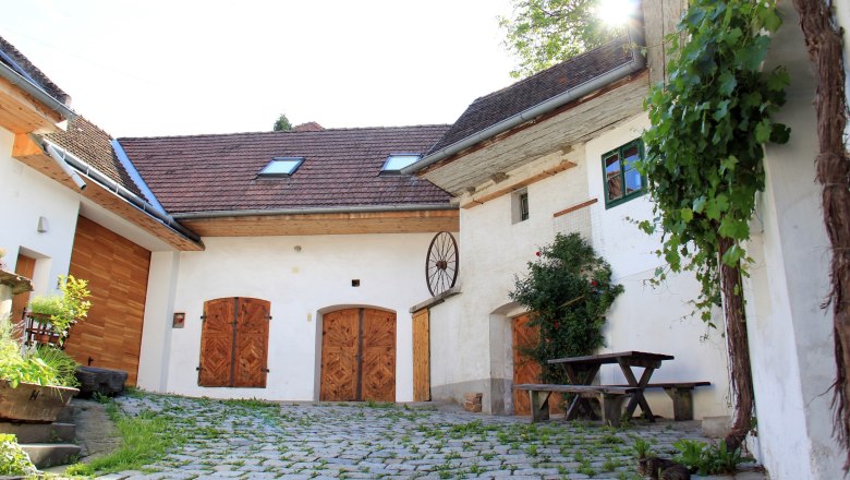 Organic winery S&ouml;llner, &copy; ingo derschmidt