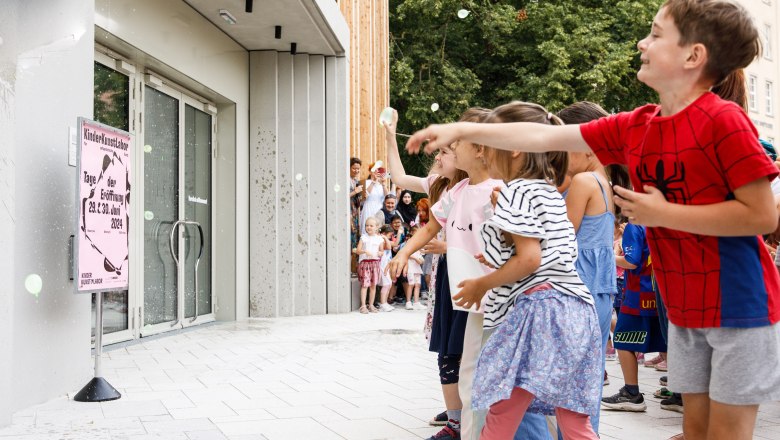 Opening, &copy; Max Kropitz