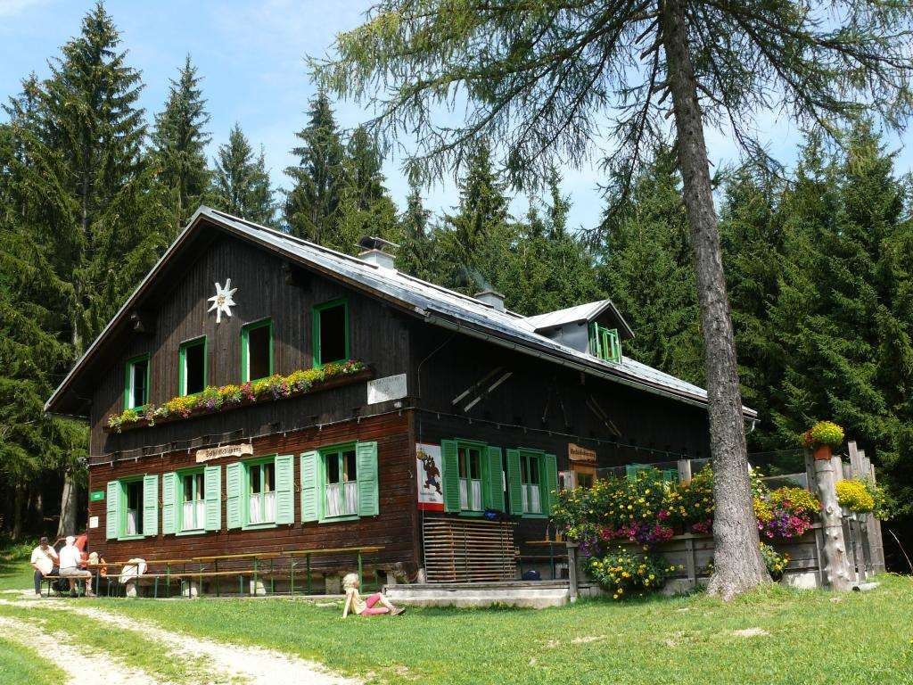 Amstettner Huts in summer
