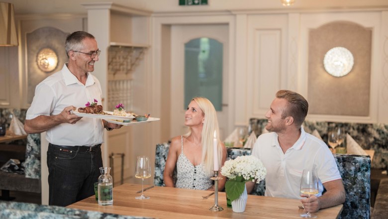 Perfect service, &copy; Nimo Zimmerhackl