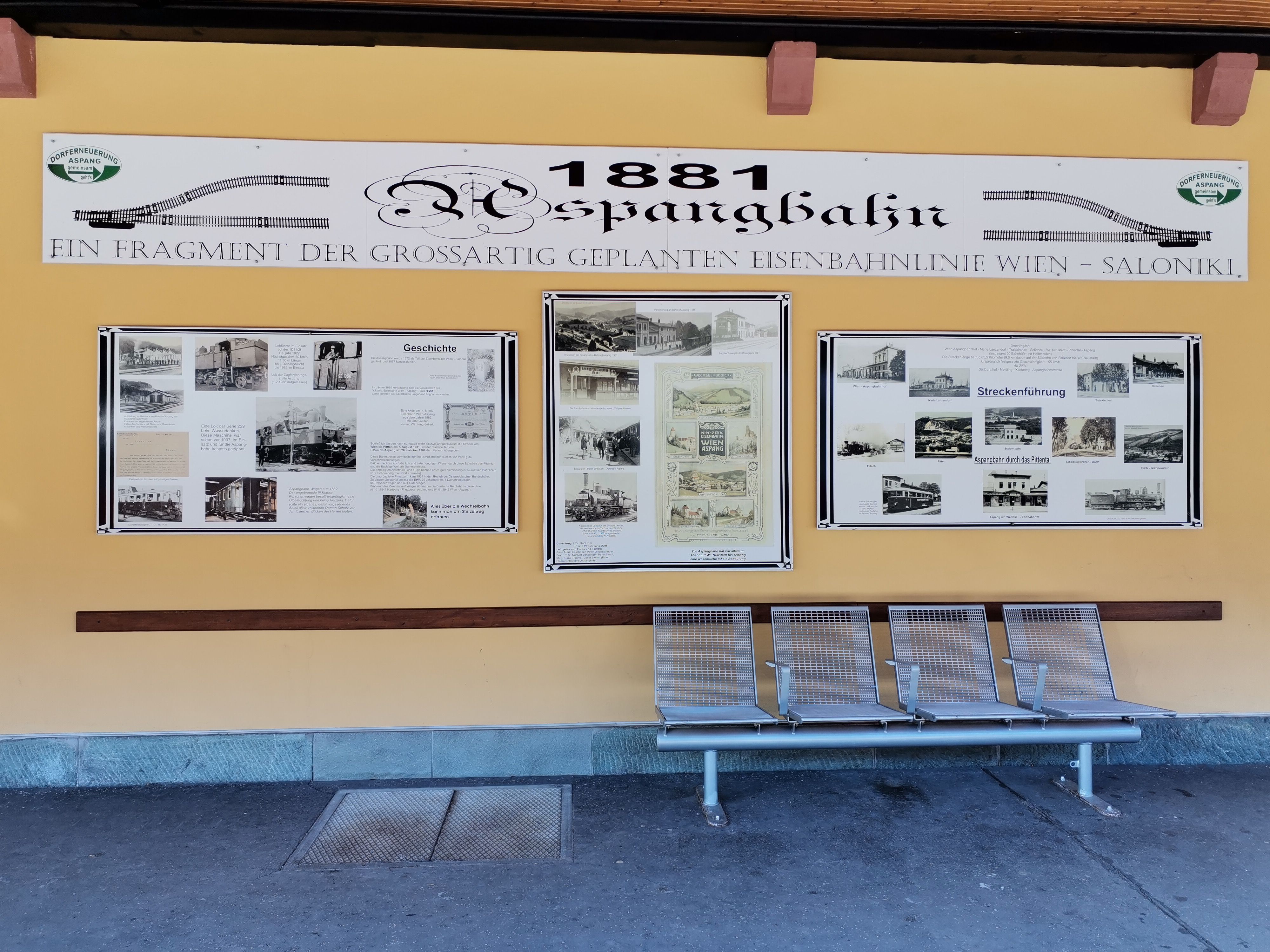 Information boards about the Aspangbahn with historical pictures and texts.