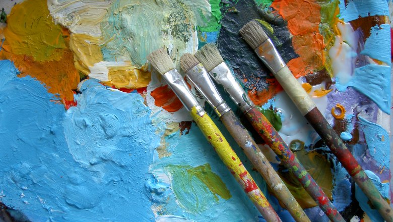 Brushes and paints, &copy; akademie.Geras