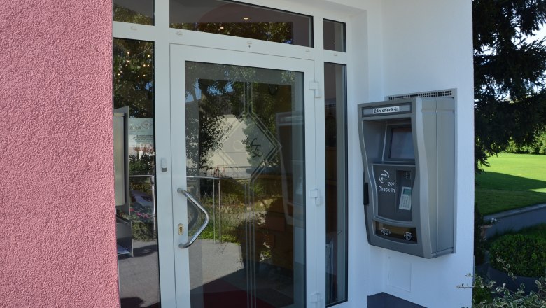 24h check-in terminal, &copy; Hotel Maria
