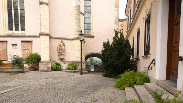 Riverside Ybbs on the church square in Ybbs an der Donau, &copy; Riverside Ybbs