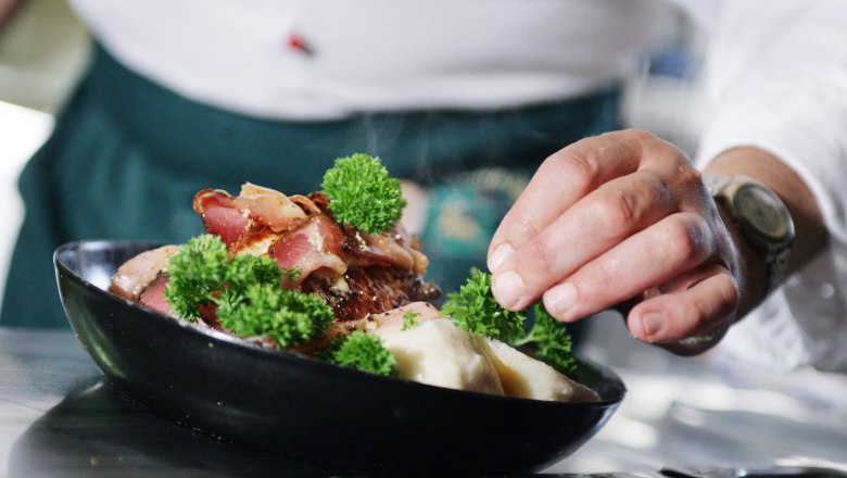 Delicious dishes from the pub kitchen, © weinfranz.at