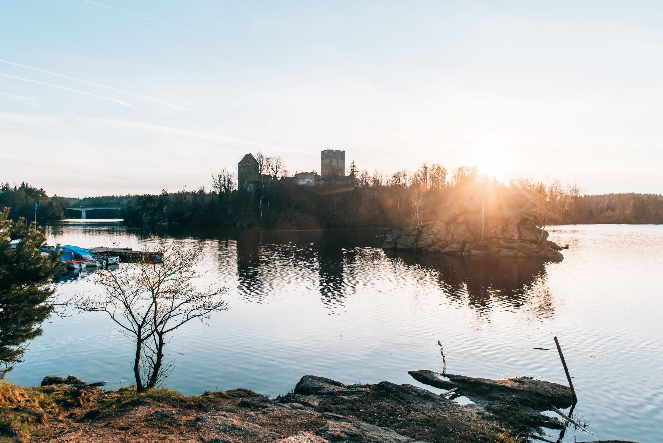 Sunset over the Ottenstein reservoir with the castle in the background.