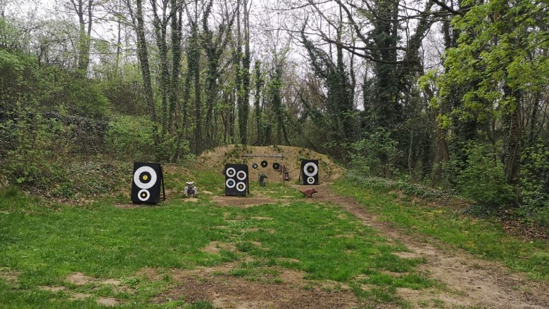 3D archery course, &copy; Peter Aufmesser