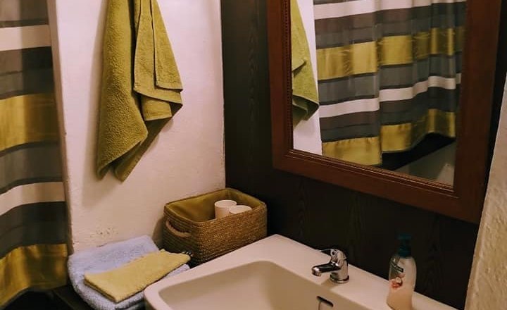 Bathroom in the studio apartment, © Kerstin Weißenböck