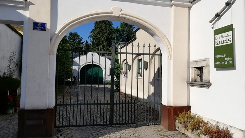 Winery & vacation apartment Kneis, entrance area, © Familie Kneis