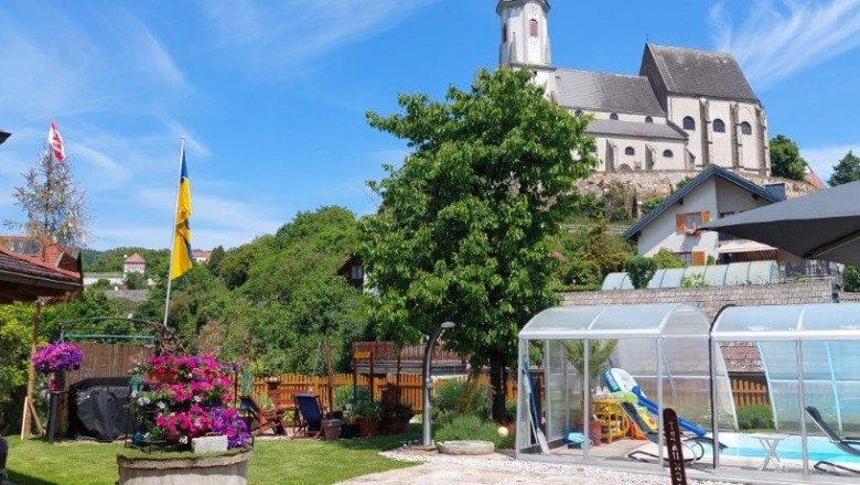 Garden with a view of the church, &copy; Familie Pemmer