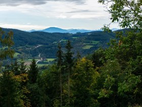 Blick auf die St. Anna Kirche und den &Ouml;tscher, &copy; Unknown