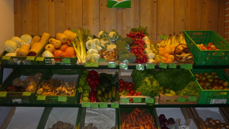 Fruit assortment in the Nibelungen organic store, &copy; Nibelungen Bioladen
