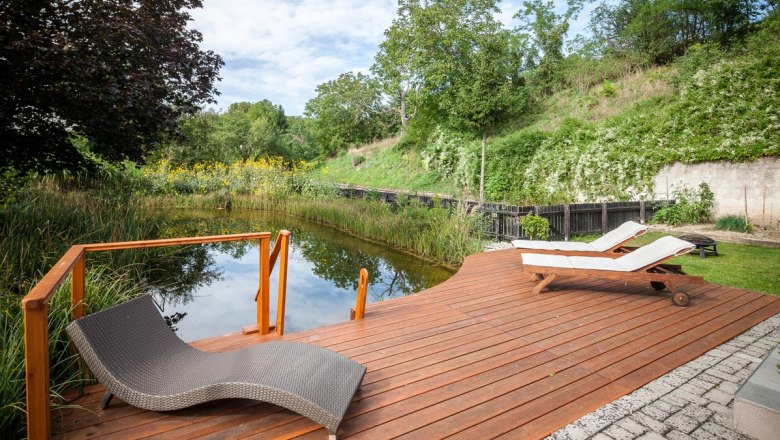 Relaxing at the swimming biotope, © Familie Hofbauer