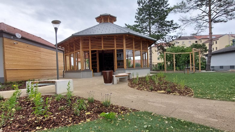 A modern inhalatorium with wooden construction and garden.