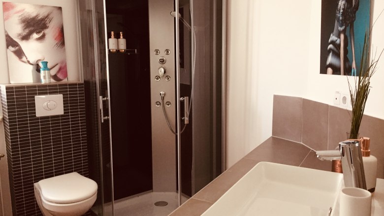 Bathroom, © Oliver Szilagyi