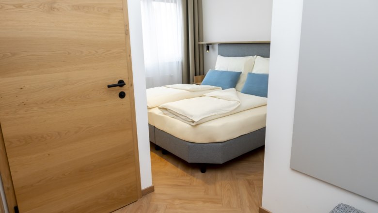 Bedroom, &copy; Denise Lenz