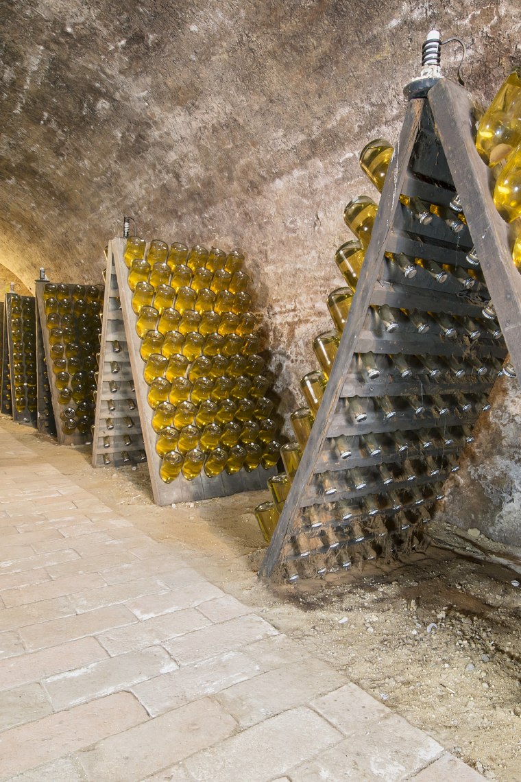 Sparkling wine trail in the champagne cellar., © Zupanc