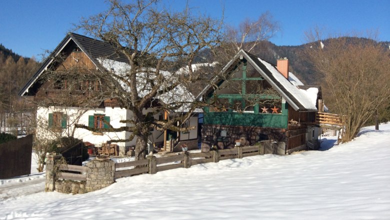 Hanni's color barn in winter, &copy; Hanni Reichlin