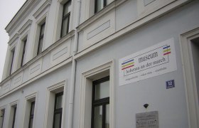 Fa&ccedil;ade of the Hohenau an der March Museum with sign and commemorative plaque.